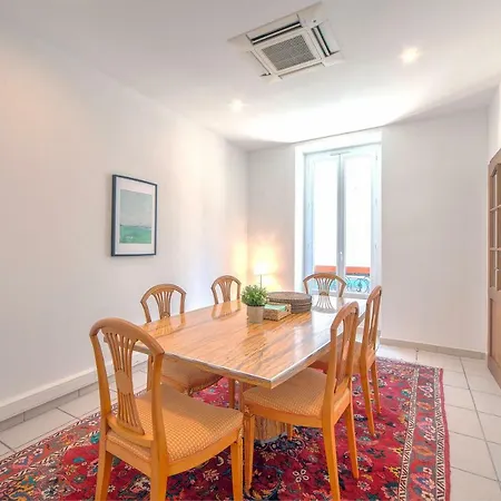 Apartment Lovely Large Familial In Nice, Minutes Walk To The Beach! *