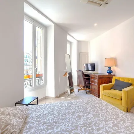 Apartment Lovely Large Familial In Nice, Minutes Walk To The Beach! *