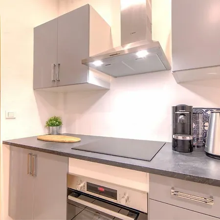 Appartement Lovely Large Familial In Nice, Minutes Walk To The Beach!