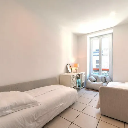Apartment Lovely Large Familial In Nice, Minutes Walk To The Beach! *
