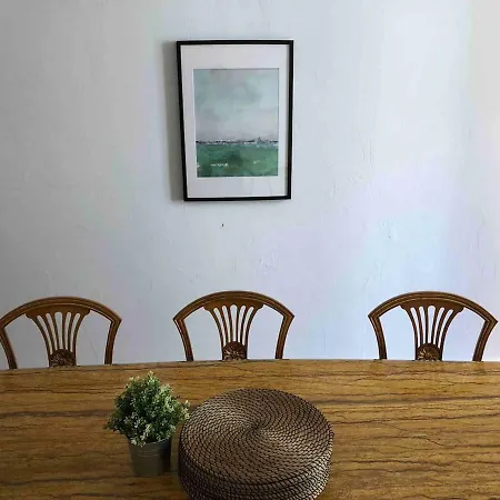 Apartment Lovely Large Familial In Nice, Minutes Walk To The Beach!
