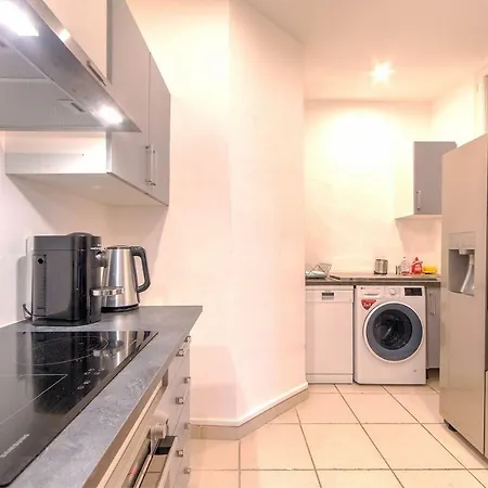 Lovely Large Familial In Nice, Minutes Walk To The Beach! Διαμέρισμα Νίκαια